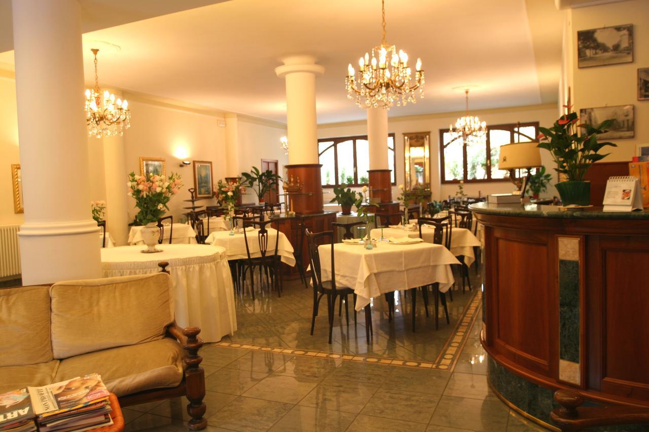 Hotel Pescetto Albenga Buitenkant foto