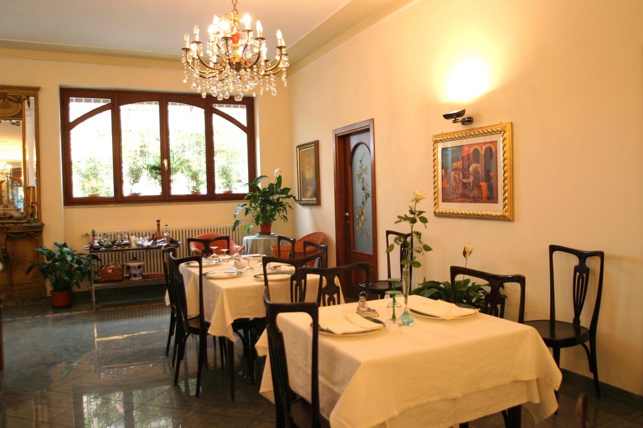 Hotel Pescetto Albenga Buitenkant foto