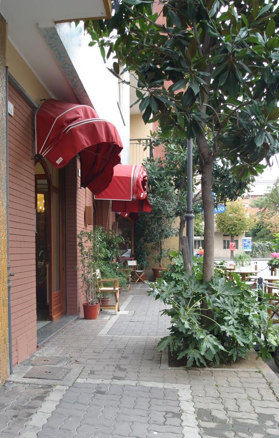 Hotel Pescetto Albenga Buitenkant foto