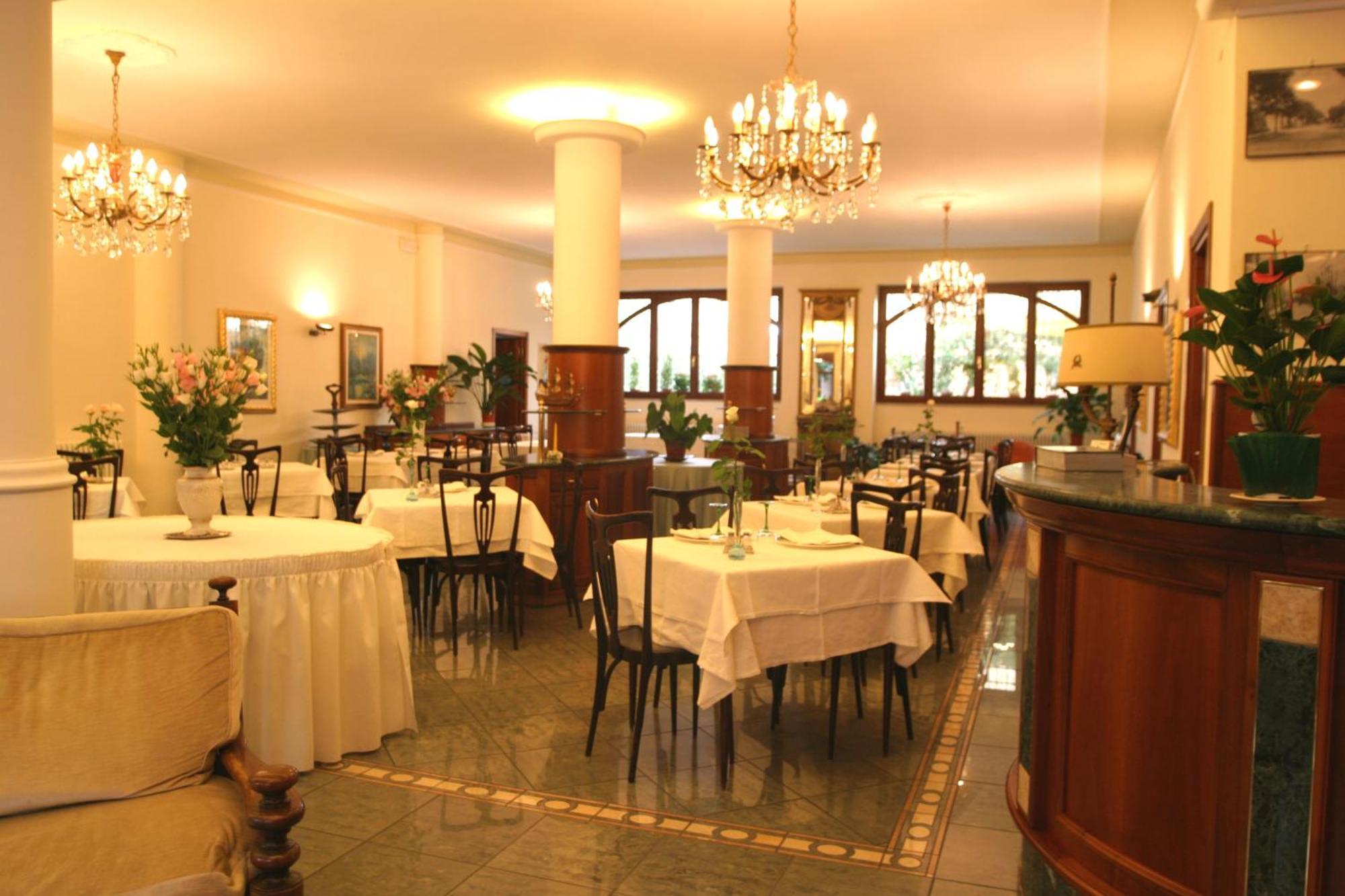 Hotel Pescetto Albenga Buitenkant foto