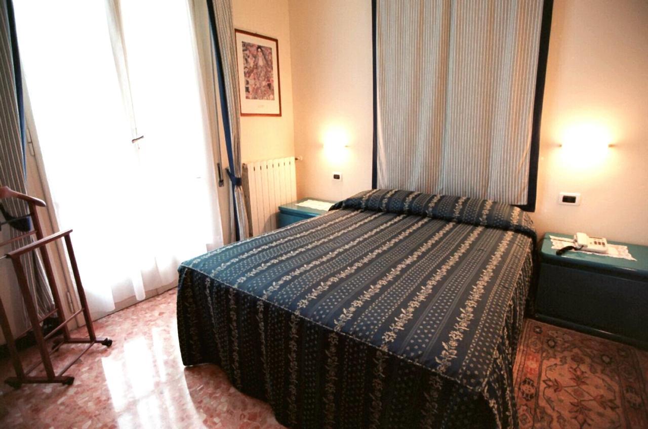 Hotel Pescetto Albenga Buitenkant foto
