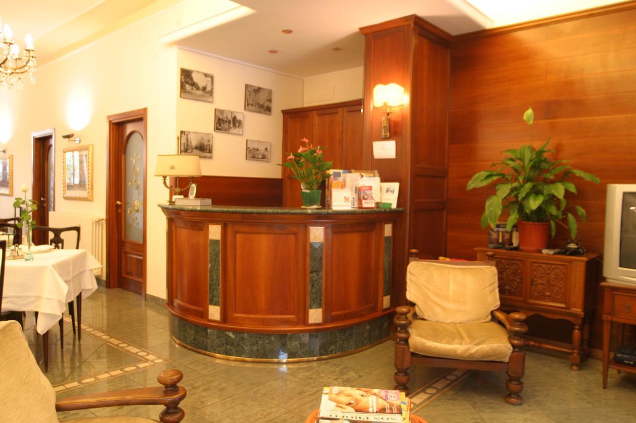 Hotel Pescetto Albenga Buitenkant foto