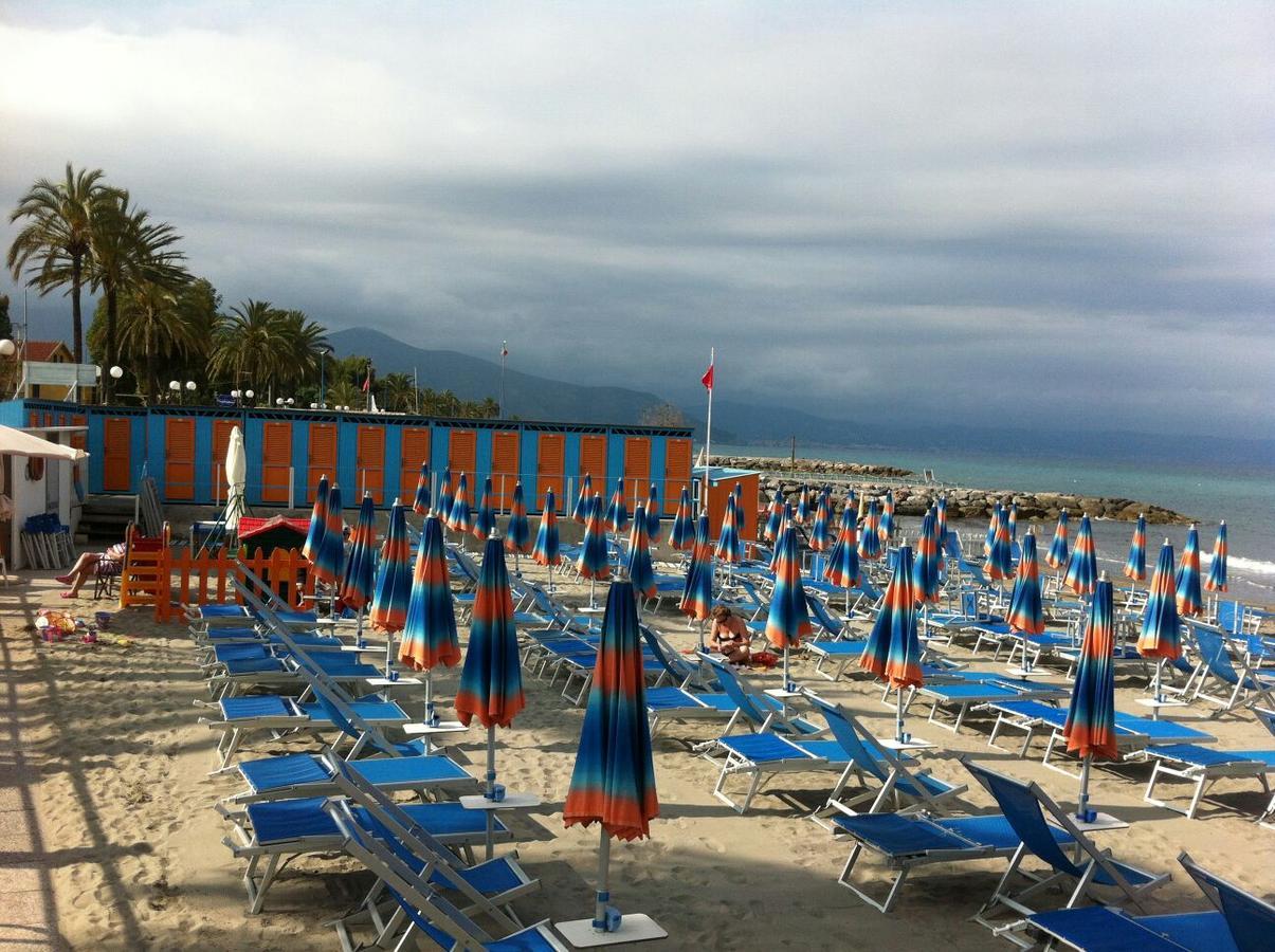 Hotel Pescetto Albenga Buitenkant foto