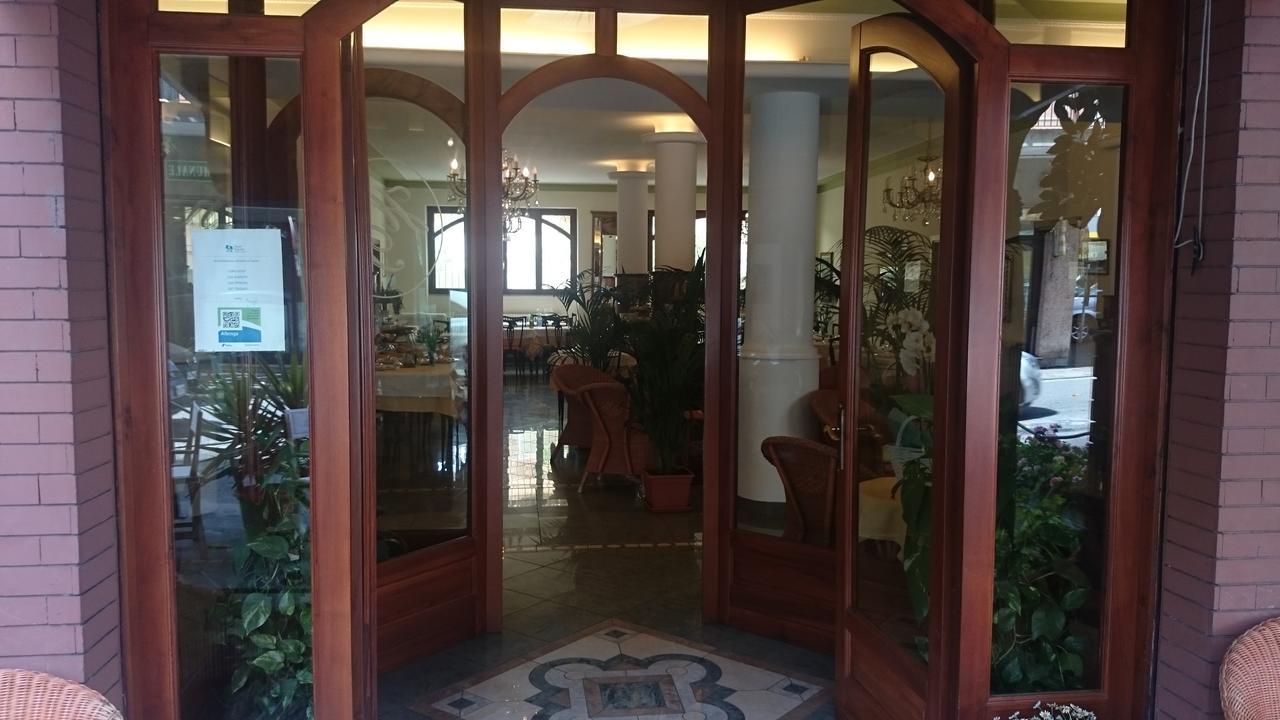 Hotel Pescetto Albenga Buitenkant foto
