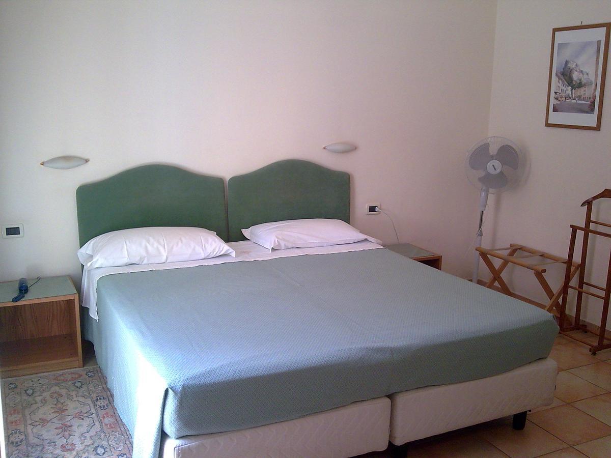 Hotel Pescetto Albenga Buitenkant foto