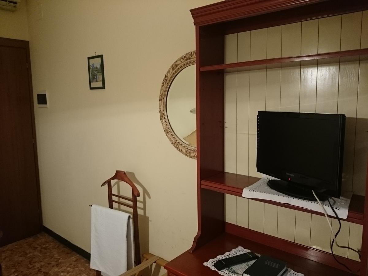 Hotel Pescetto Albenga Buitenkant foto