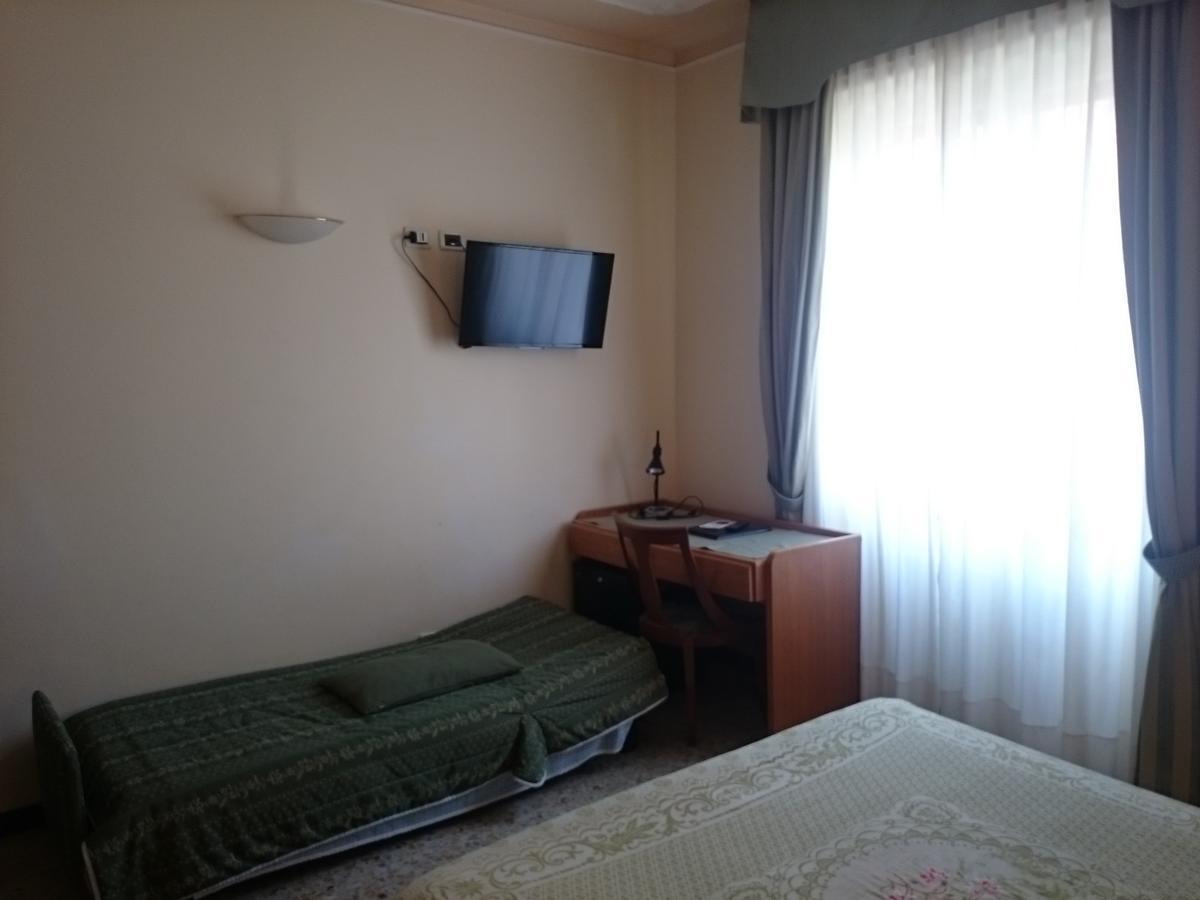 Hotel Pescetto Albenga Buitenkant foto