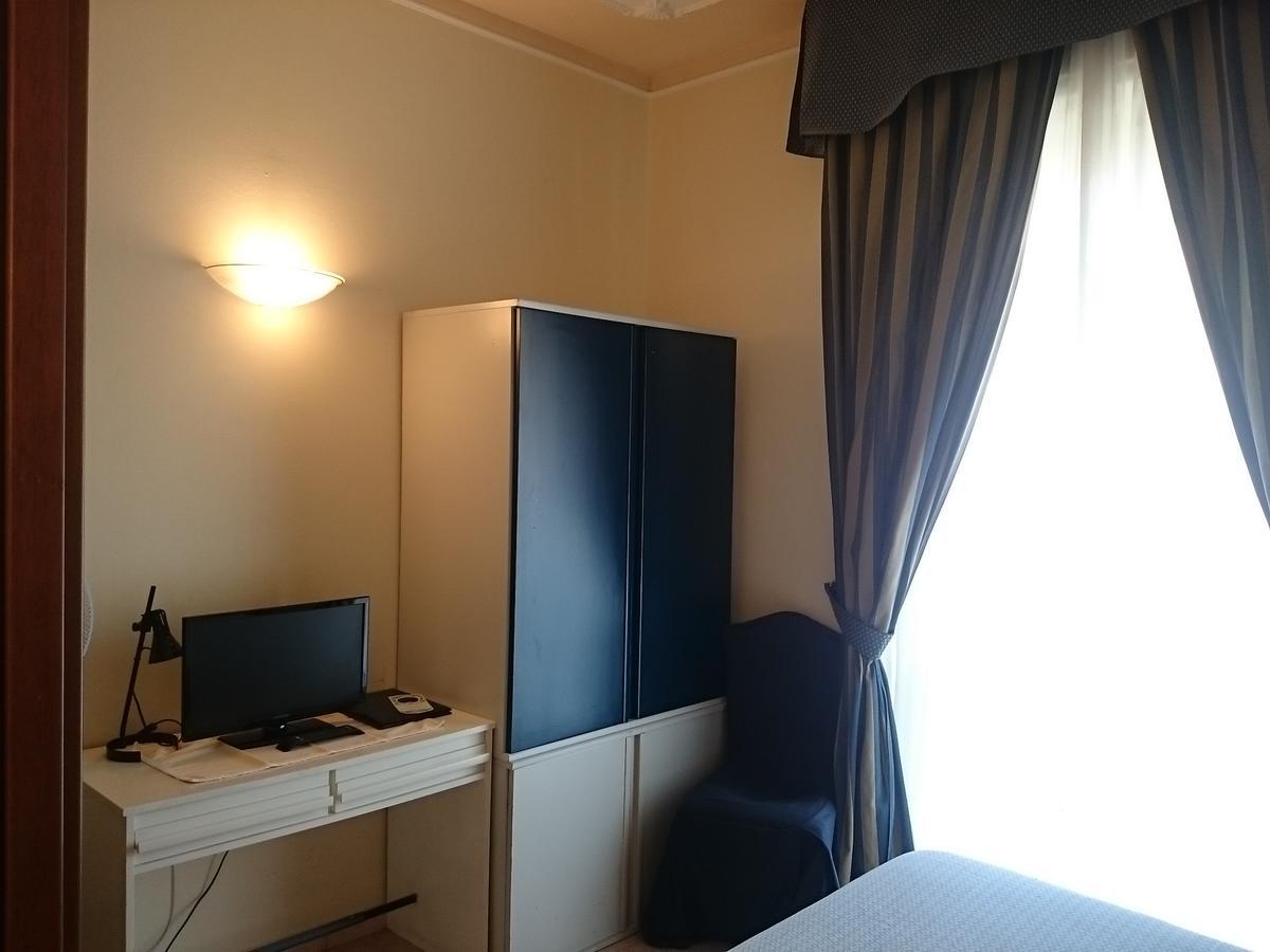 Hotel Pescetto Albenga Buitenkant foto