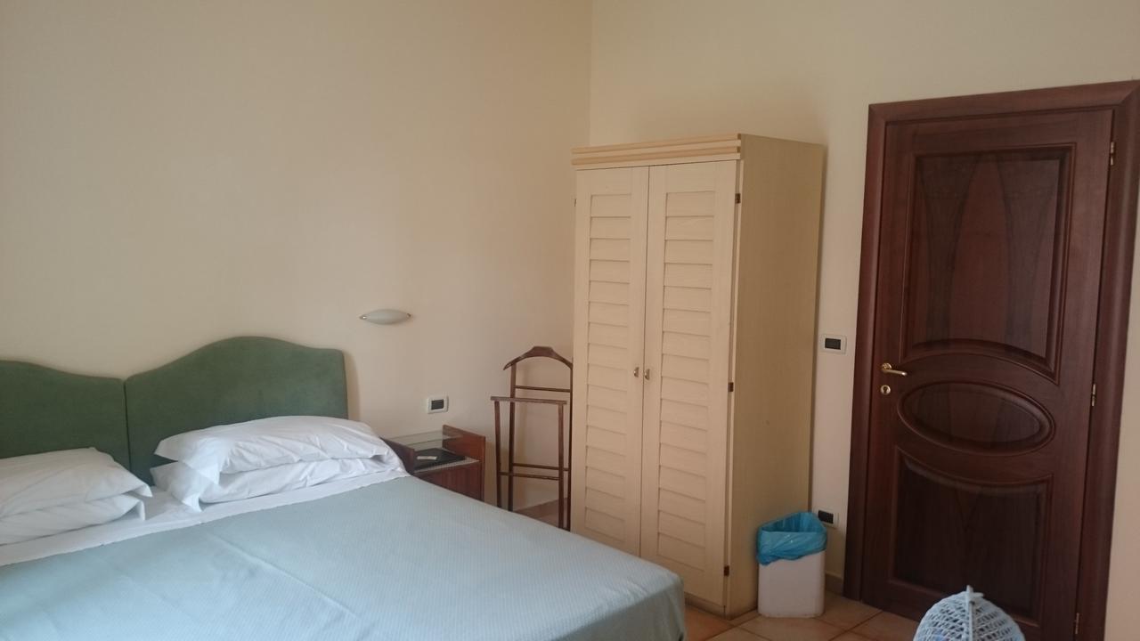 Hotel Pescetto Albenga Buitenkant foto