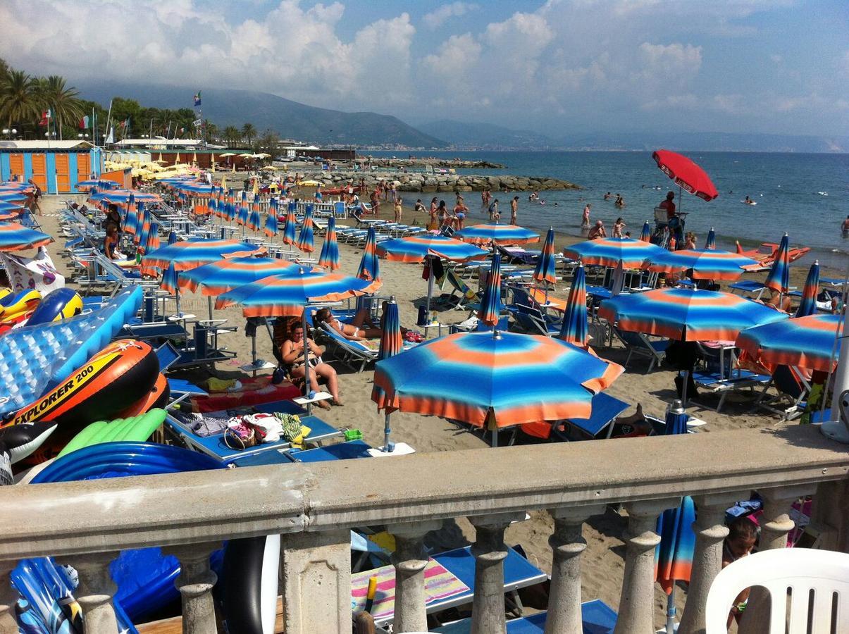 Hotel Pescetto Albenga Buitenkant foto